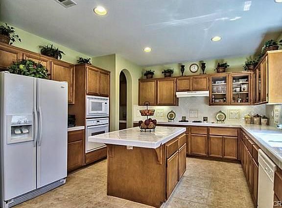 4th image of 27905 Auburn Ln