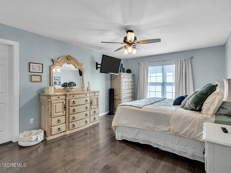 375 Kildare Dr — Photo 18