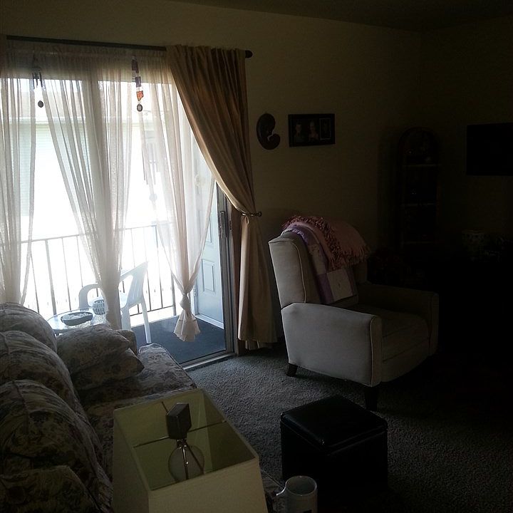 1st image of 207D Tanglewood Dr