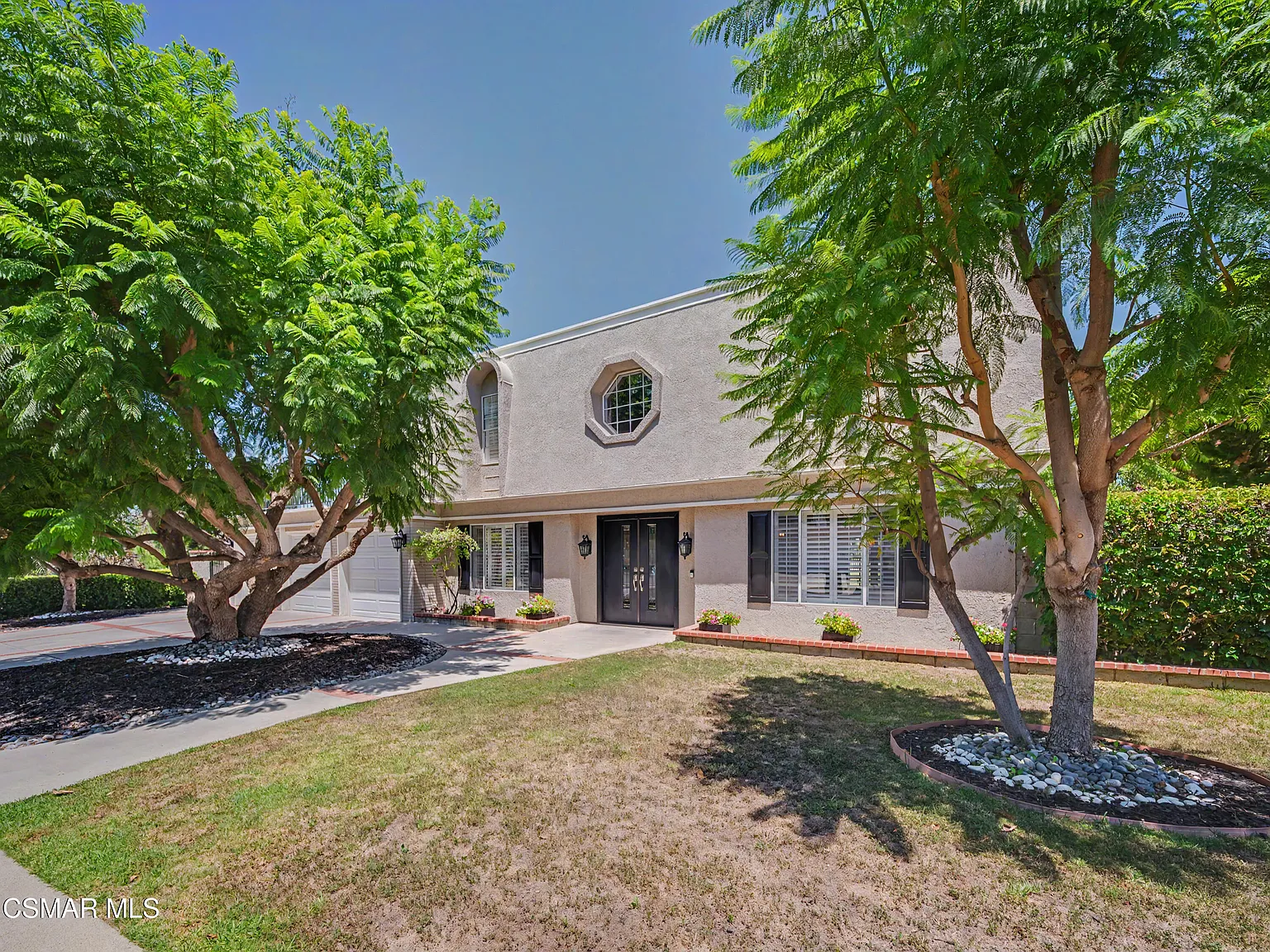 5 bed, 3198 sqft, $9,800 — Photo 2