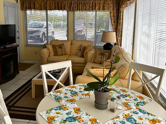 3rd image of 842 Plantation Dr #842