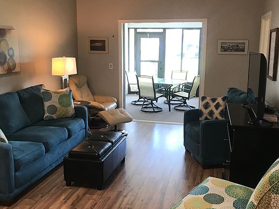 3rd image of 720 E Gilchrist Ct APT 1A