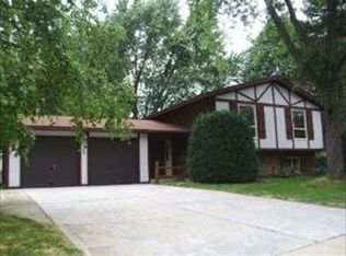 765 Dover Ct, Crystal Lake, IL 60014