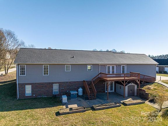 2nd image of 2452 Carriage Ln