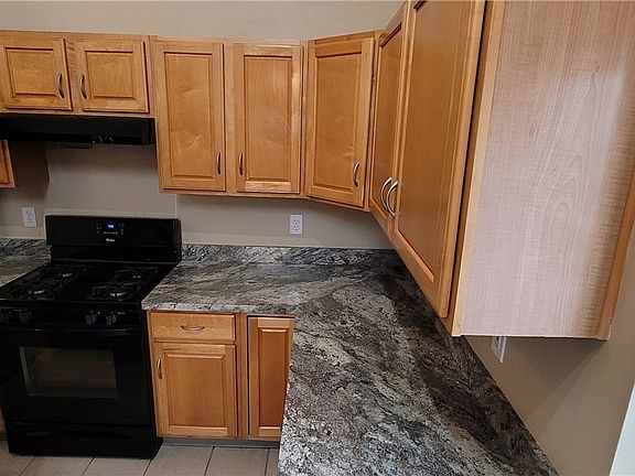 5th image of 8677 Foxwood Cir