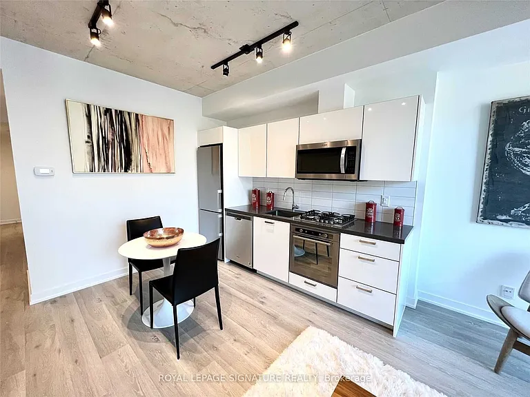 55 Ontario St #811 — Photo 3