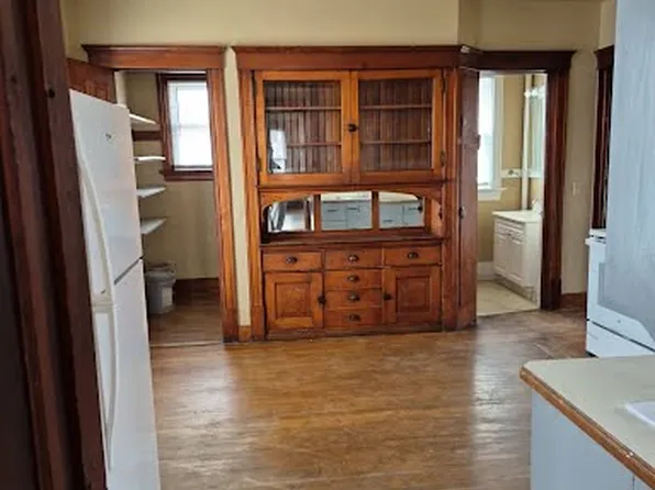 902 S 20th St, Manitowoc, WI 54220