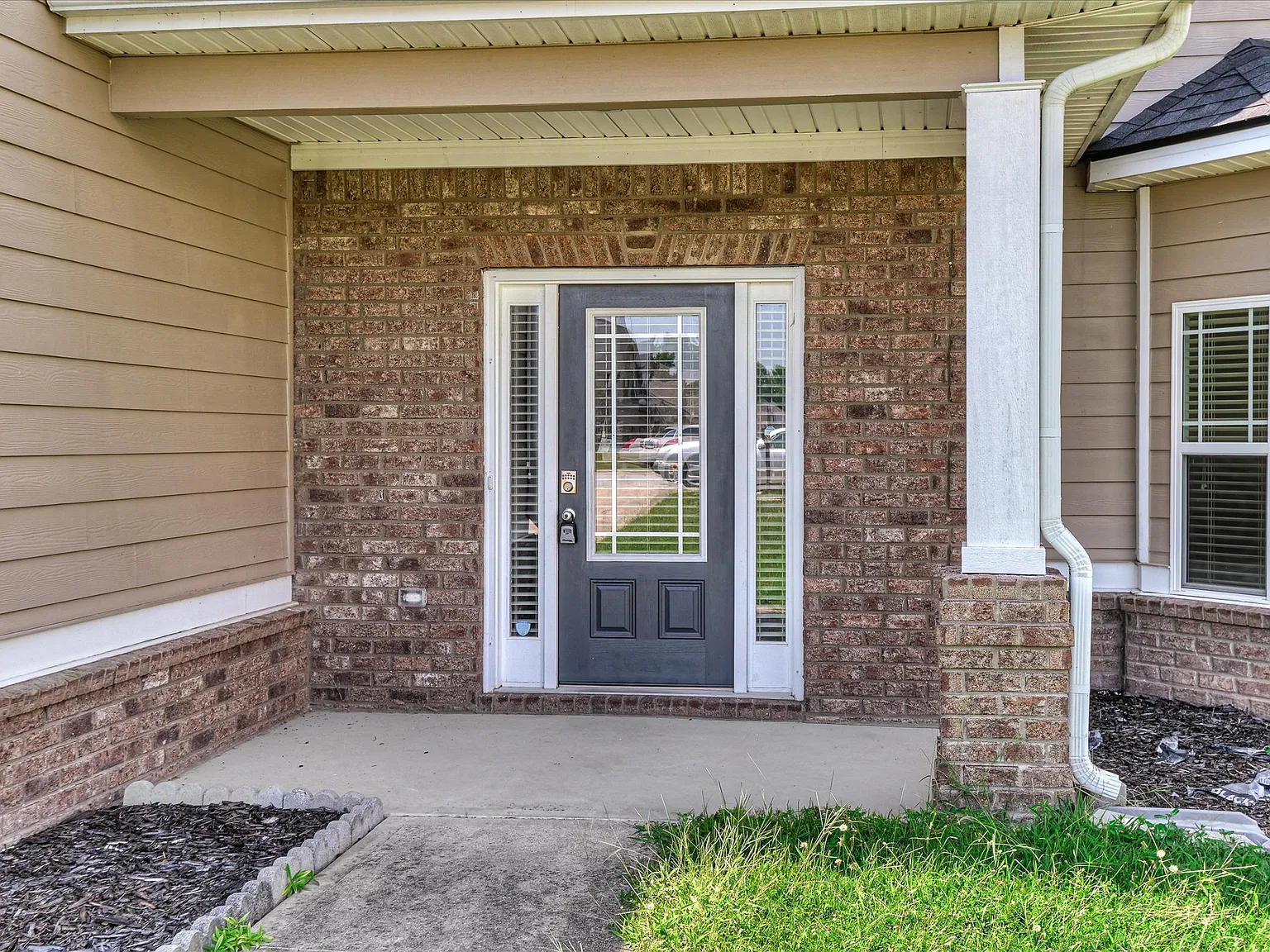 4 bed, 2.5 bath, 3130 sqft, $2,650 — Photo 4