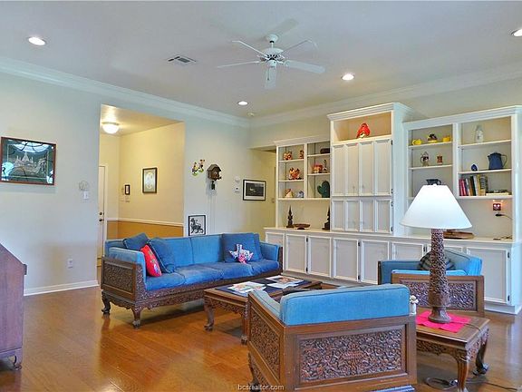 5th image of 604 Yorkshire Dr