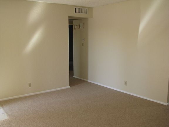 5th image of 420 W Wickieup Ln