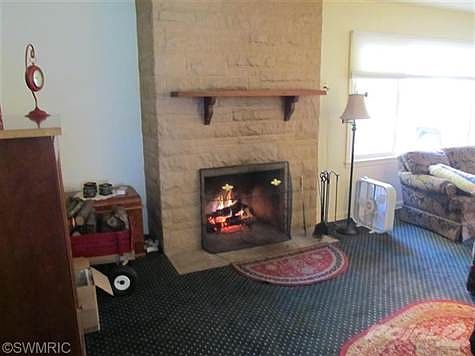 5th image of 319 Claremont St