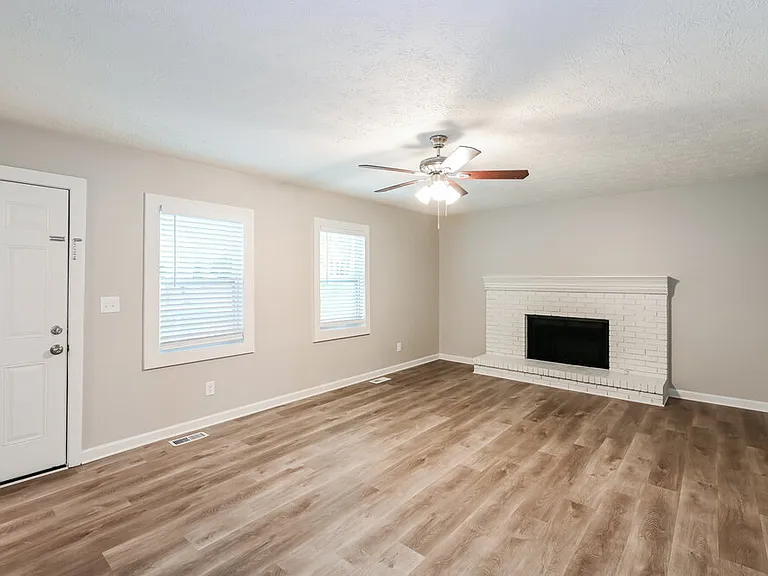 1910 Meadowchase Ct — Photo 6