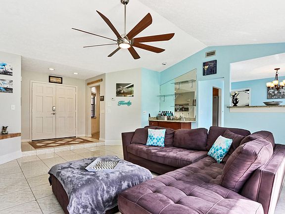 3rd image of 108 SW Fairchild Avenue