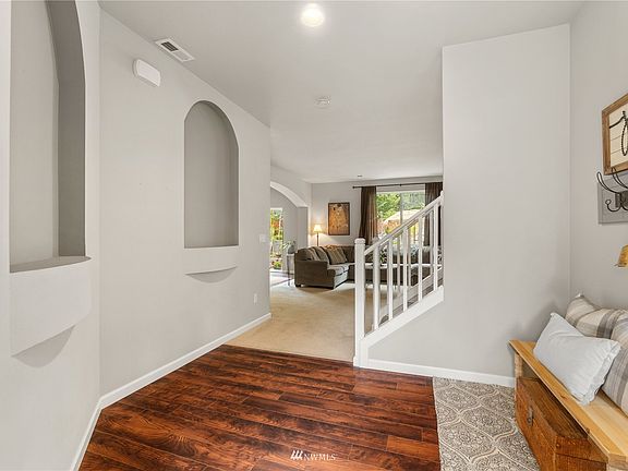 Spacious entryway w/art niches and closet on right side.