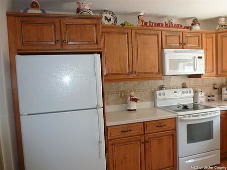 4th image of 16 Cambridge Ct