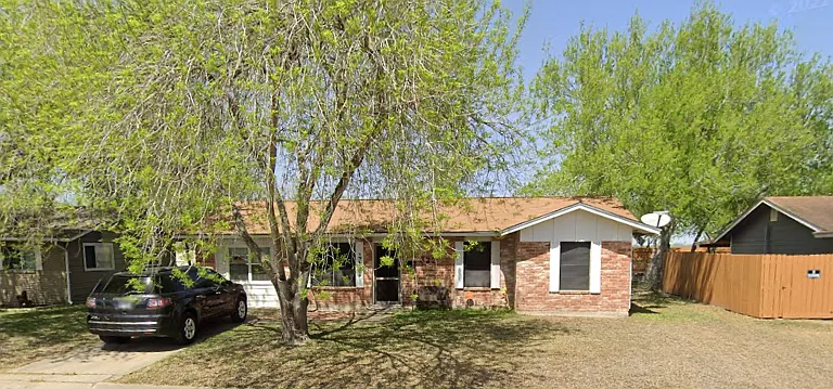 322 Briarwood Dr — Photo 1