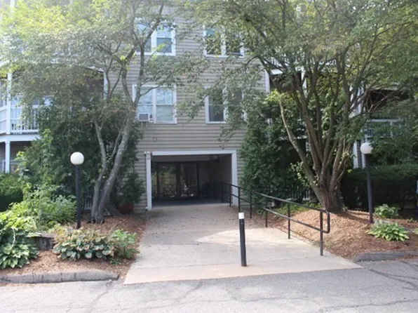 23 Randolph Pl APT 307, Northampton, MA 01060