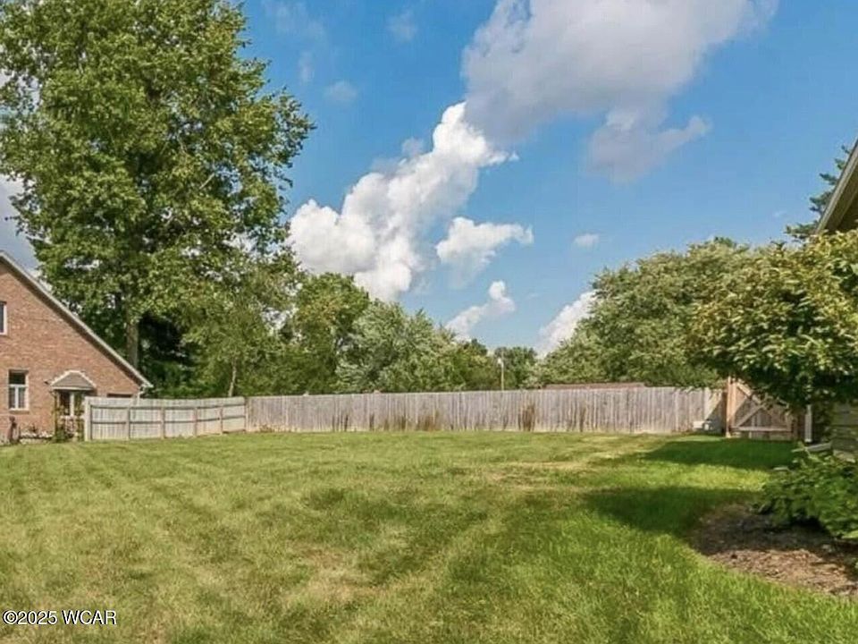 2nd image of 1635 Tanglewood Ln
