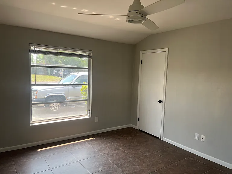 4727 Elaine Pl — Photo 15