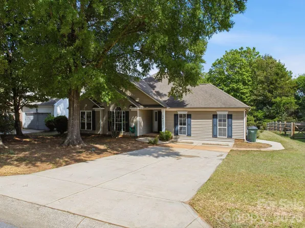 5807 Timber Falls Pl NW, Concord, NC 28027