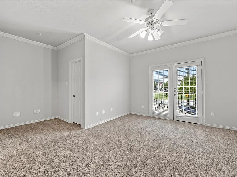 4404 Honfleur Ct — Photo 12