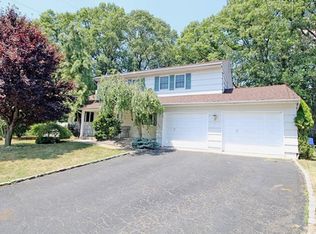 5 Augusta Ct, Edison, NJ 08820