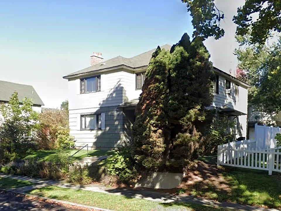 415 E Wallace Ave