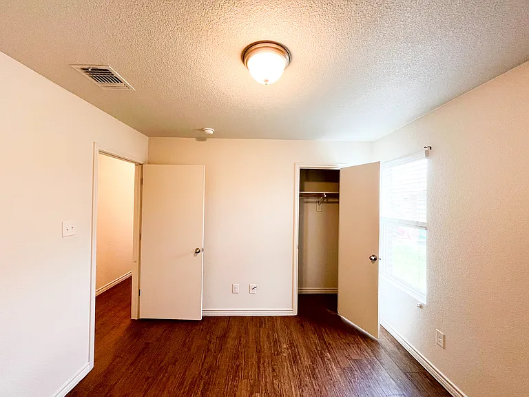 1509 Justin Loop #A — Photo 35