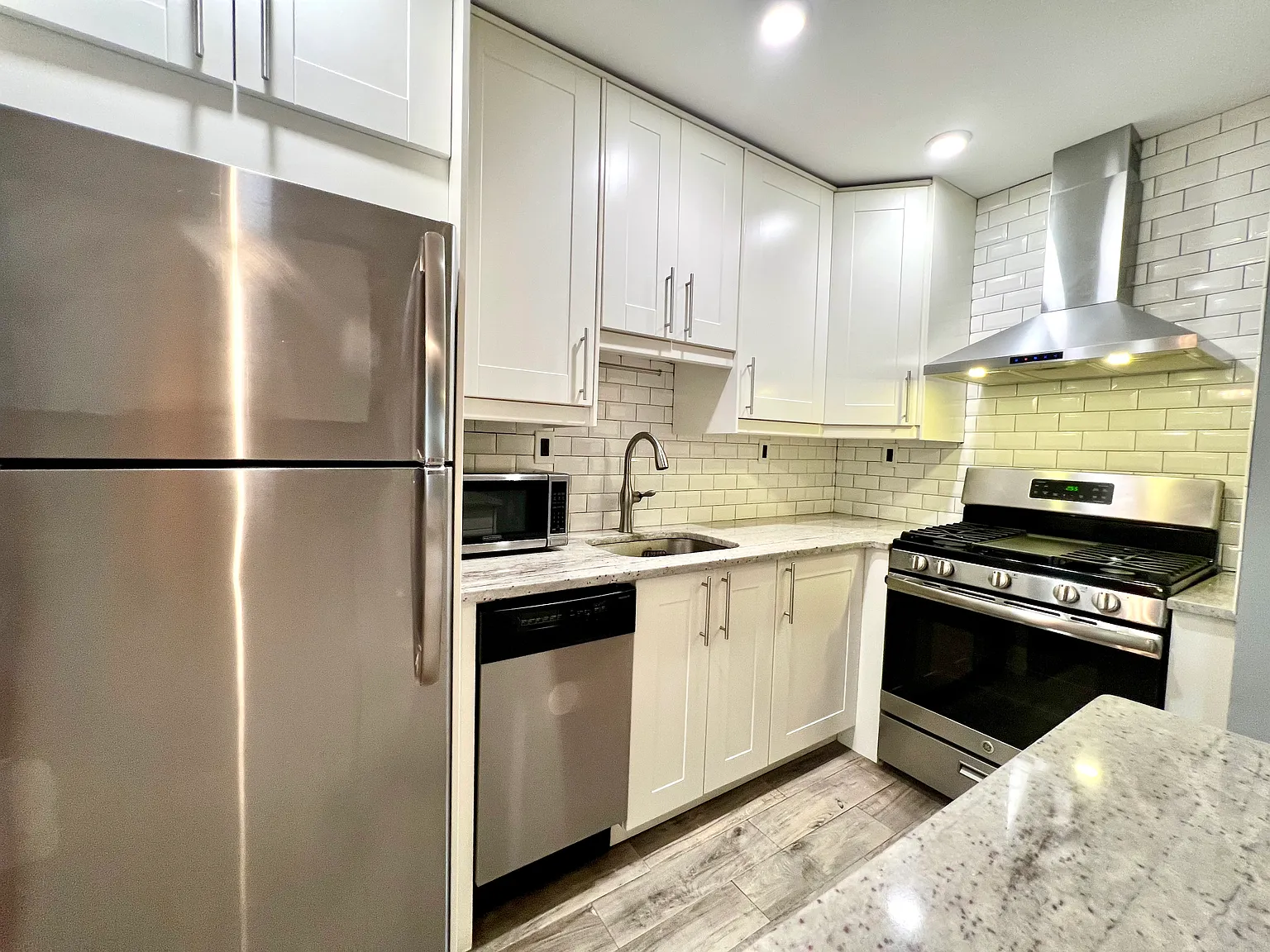1 bed, 640 sqft, $2,100 — Photo 4
