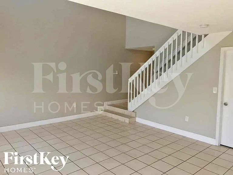18050 SW 142nd Ct — Photo 3