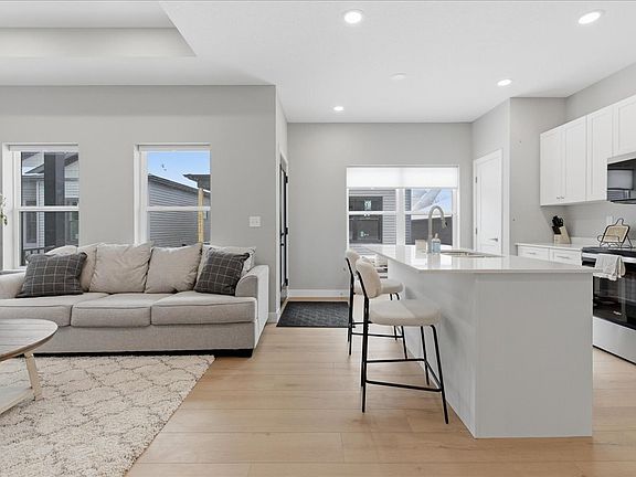 4th image of 820 Clay St