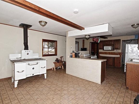 4th image of 129 Canton St