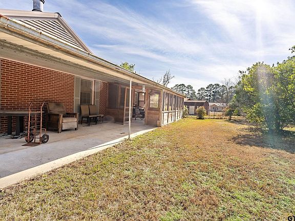 3rd image of 304 Hillcrest Blvd