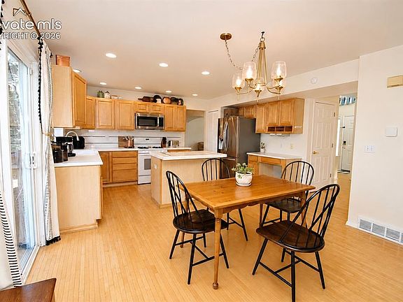 4th image of 4690 Malcom Ct