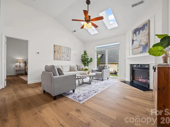 11022 Lucky Horseshoe Ln, Charlotte, NC 28277