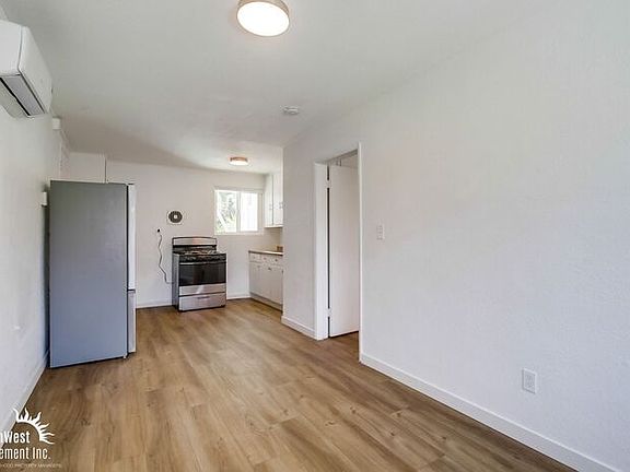 5th image of 3851 42nd St #A