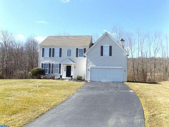 2nd image of 256 Hidden Creek Dr