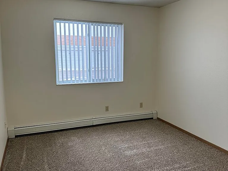 Dakota E & W Apartments — Photo 45