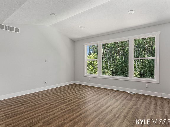 4th image of 2266 Dunnigan Ave NE