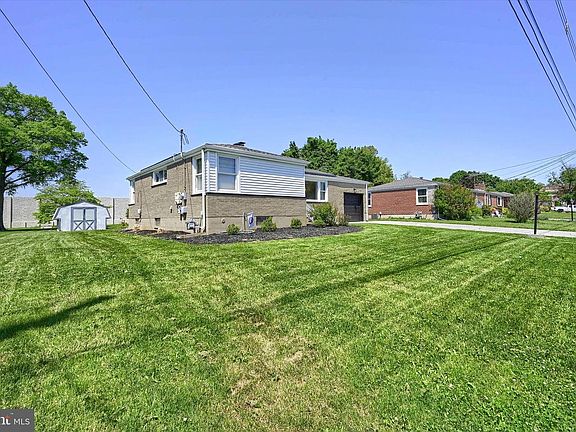 3rd image of 2740 Clearbrook Blvd