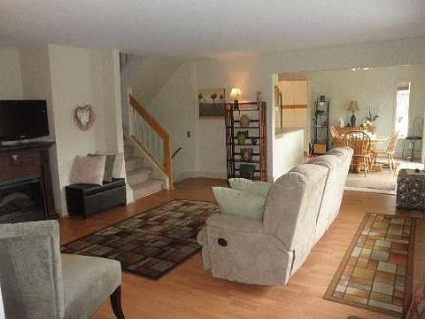 4th image of 42228 Lochmoor St