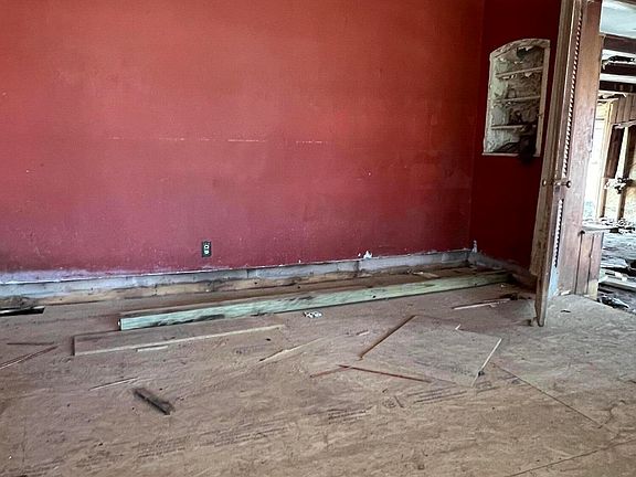 4th image of 226 Madison St