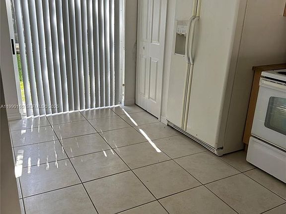 5th image of 2911 SE 13th Ave #20449