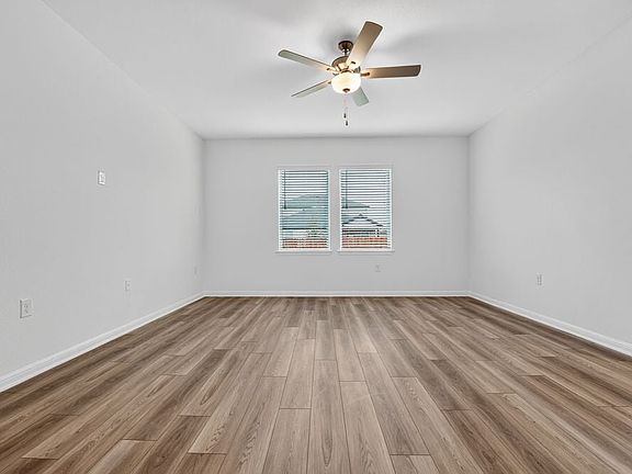 4th image of 1417 Alana Falls Ave