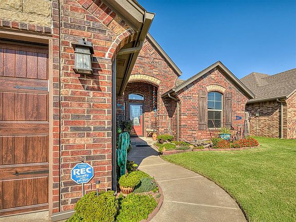 4th image of 1249 Auburn Cir