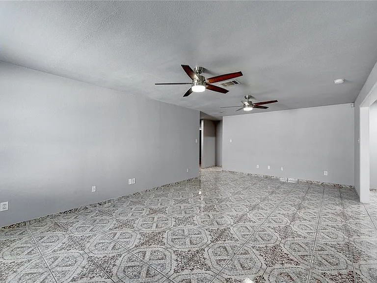 6402 Santos St — Photo 7