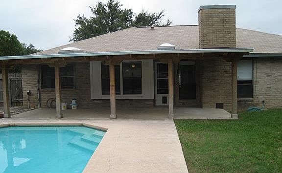 3rd image of 1612 Woodhill Dr
