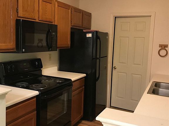 5th image of 412 Marian Ln