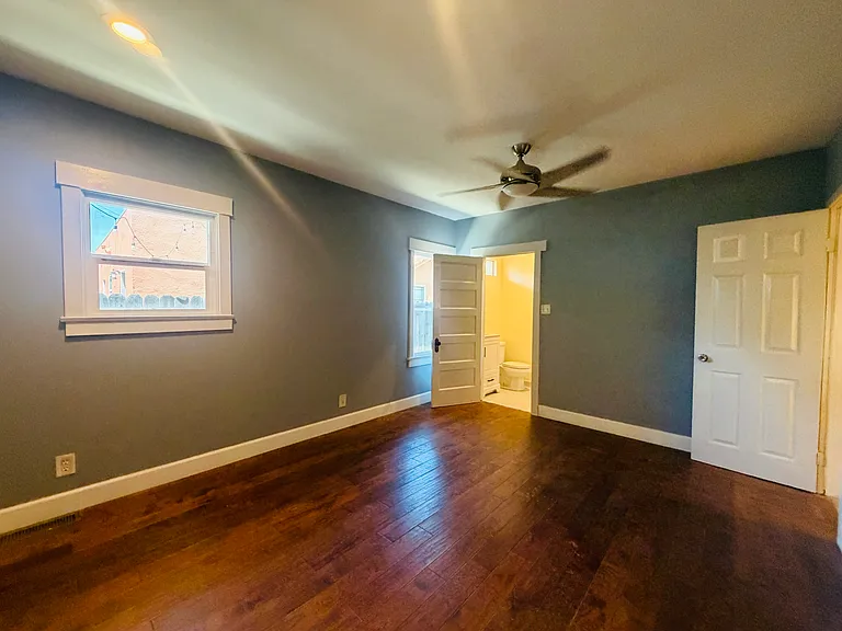 320 W 19th St — Photo 15