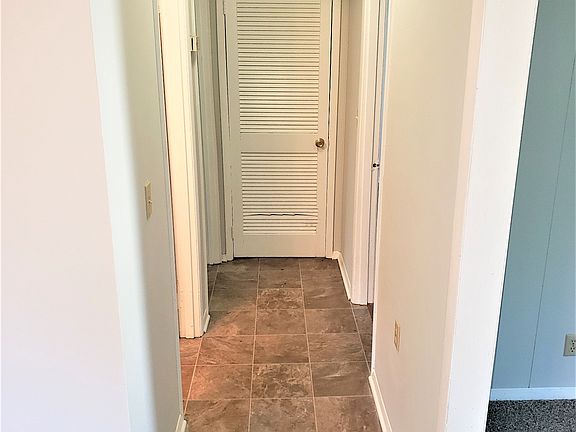4th image of 124 Brush Hill Ct